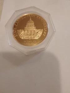 Pennsylvania Tercentenary 1681-1981 State Capitol 75th Anniversary Coin - Bild 1 von 2
