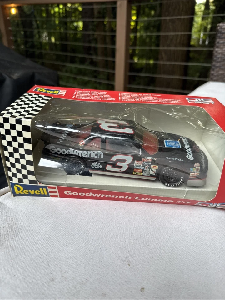 1992 Revell Die Cast Goodwrench Chevy Lumina #3 Dale Earnhardt 1 24 8687
