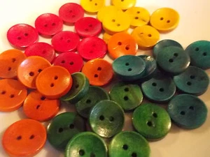 SALE Pack of 12 round wood buttons in choice of plain colours 15mm with 2 holes - Picture 1 of 16