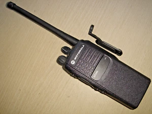 Motorola GP340 VHF 136-174MHz c/w antena, bateria i klips do paska - Zdjęcie 1 z 7