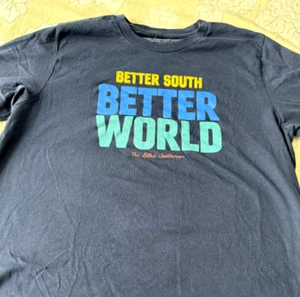 The Bitter Southerner "Better South" crewneck t-shirt in Navy (blue) Size: Large - Foto 1 di 1