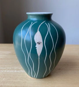 Vintage 6" Green Sgraffito Profile Vase - Attributed to Waylande Gregory - VGUC - Picture 1 of 6