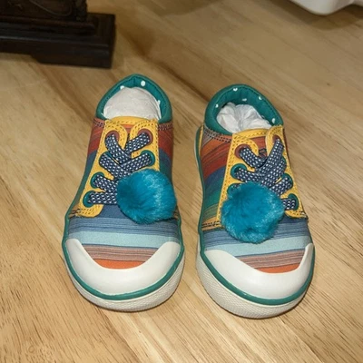 Matilda Jane 鞋码 4 Finish Line 运动鞋 全新 婴儿 幼儿条纹 Pom Pom — 第 1/4 张图片