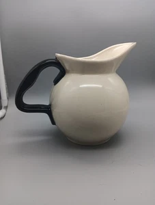 Vintage Rumpf Keramik Wasserkrug creme mit schwarzem Griff - Bild 1 von 12