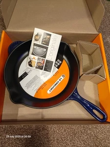 Le Creuset Cast Iron Round Skillet / 26CM / INDIGO Blue Rare Colour – New In Box - Picture 1 of 16