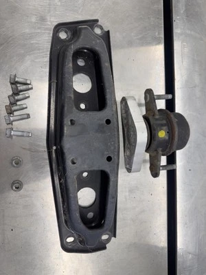 09-20 NISSAN 370Z 3.7L TRANSMISIÓN MANUAL SOPORTE TRAVESAÑO TRASERO OEM COMPLETO Foto 1 de 4