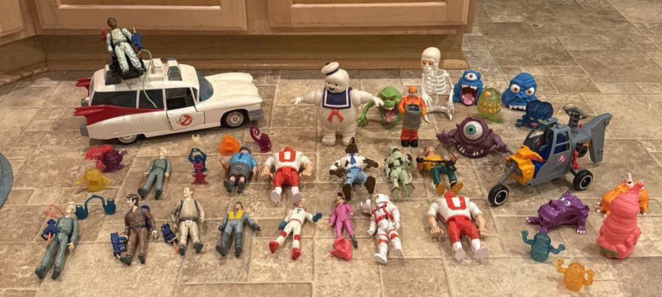 Lote de figuras de vehículo Kenner Real Ghostbusters ECTO-1 1984 de colección SLIMER STAY PUFT Foto 1 de 4
