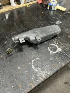 1993 94 95 96 97 Ford Thunderbird & Cougar Lx Sc Xr7 Washer Fluid Tank with Pump - Picture 1 of 3