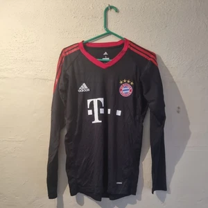 Bayern Munich 2017-2018 Goalkeeper football Jersey Size S, Neuer - Picture 1 of 3