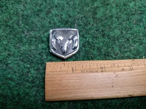DODGE STEERING WHEEL EMBLEM RAM 1500 2500 CHARGER NITRO DURANGO CARAVAN 2S4 - Picture 1 of 5