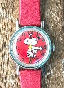 Orologio bambino vintage 1958 Peanuts Snoopy carica meccanica - quadrante rosso - Foto 1 di 8