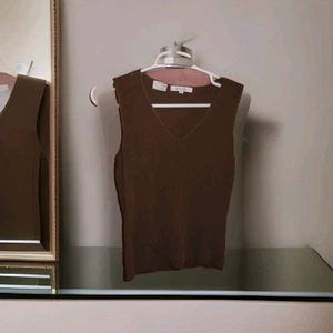 LOULOU VINTAGE WOMANS VNECK TANK USA SIZE SMALL - Picture 1 of 2