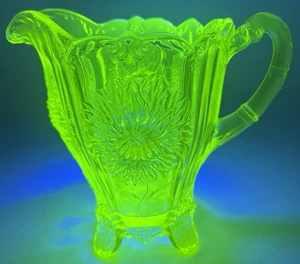 JARRA DE DALIA DE VIDRIO VASELINA MUSSER (OHIO) 8" DE ALTO FLORES EN RELIEVE - Imagen 1 de 11