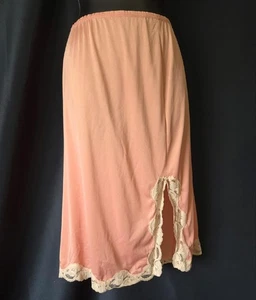 vintage 1970s LACY DUSTY ROSE PINK & ECRU NYLON HALF SLIP - M/L - Picture 1 of 3