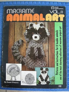 Julianos 004 HANG IT ALL MACRAME pattern booklet 1977 24pg 10 designs See Photos - Picture 1 of 2