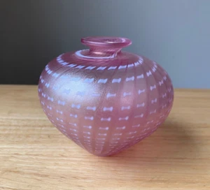 KOSTA BODA MINOS Iridescent Pink Glass Vase - Bertil Vallien Design - Unsigned - Picture 1 of 5