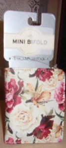 Jessica McClintock WOMEN'S MINI BIFOLD TRAVEL WALLET NEW - Picture 1 of 4
