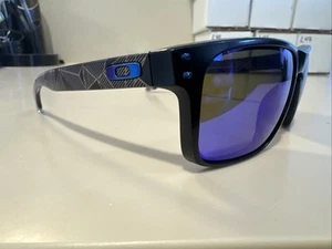 Oakley Sonnenbrille Holbrook OO9102-H055 mattschwarz mit polaren Saphirgläsern #L45 - Bild 1 von 12