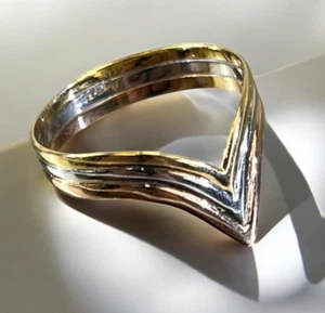 14k Solid Yellow Gold Ring V Curve Chevron Dainty Tri-Gold 1.36g R86K 1010-WSEA - Picture 1 of 5