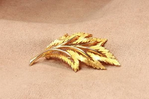 Vintage J.J. Jonette Leaf Brooch Pin Gold Tone - Picture 1 of 11