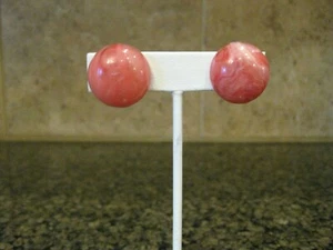 Vntg Bubble Gum Pink Lucite or Similar Clip Half Ball Earrings / FREE SHIPPING - Picture 1 of 6