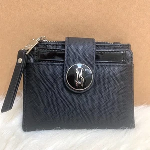 Cartera plegable JADYN de cuero vegano grano cruzado negro JADYN con estuche para tarjetas de identificación - Imagen 1 de 20