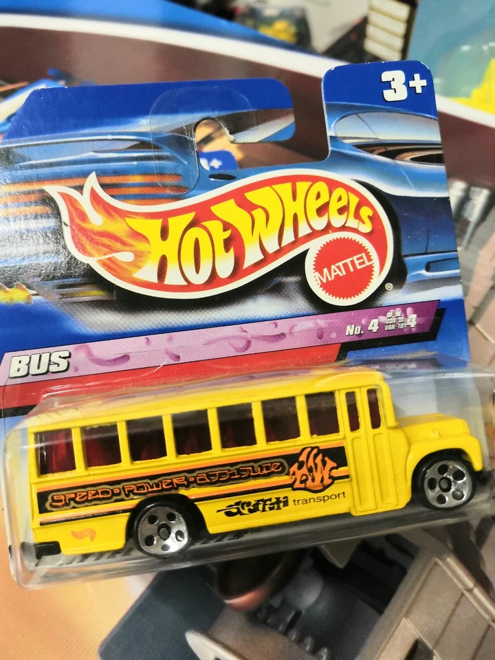 Bus -- 1:60 - Hot Wheels - blister  - Immagine 1 di 1