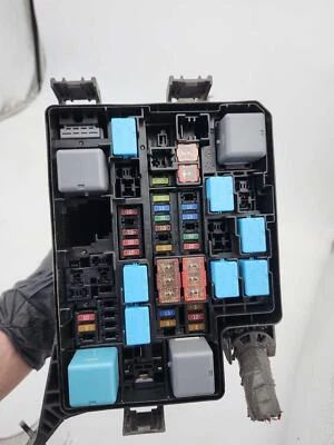 Caja de fusibles de motor 15 17 LEXUS NX200 OEM C0425 Foto 1 de 2