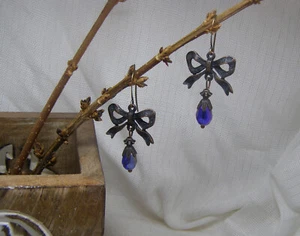 Pendientes colgantes estilo regencia con lazo de cinta negro azul facetado lágrima victoriano - Imagen 1 de 7