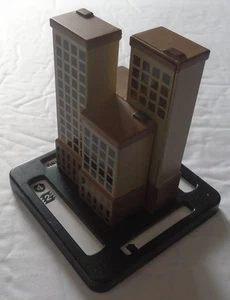 Monsterpocalypse Apartment Building 61/69 Spielfigur 2008 Privateer Press lose - Bild 1 von 2