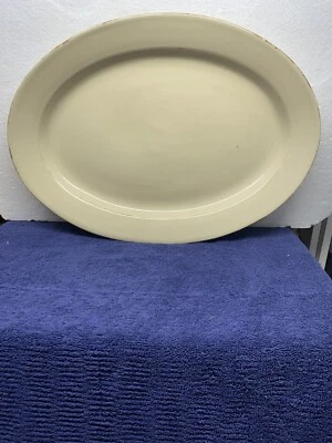 Plato grande ovalado de gres pesado beige 16" x 11 3/4" - muy buen estado Foto 1 de 4