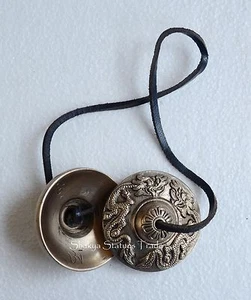 Platillos Tingsha budista tibetano de 2,5" tallados a mano de Patan, Nepal - Imagen 1 de 6