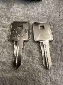 Lot Of 2 New ILCO KEY BLANKS FOR HARLEY-DAVIDSON SPORTSTER 94 PRESENT X234 HYD13 - Foto 1 di 2