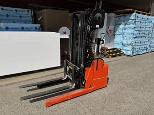 Hochhubwagen/Elektro Stapler BT RWE120 - Bild 1 von 3