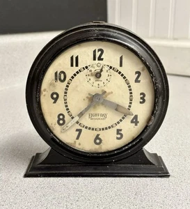 Vintage Early 1940 Ingraham Broadcast "Eight Day" Wind up Clock - Picture 1 of 10