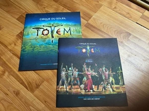 LOTE x 2 TÓTEM Cirque Du Soleil Programa de Souvenirs y Folleto de Compañía de Equipo de Elenco - Imagen 1 de 3
