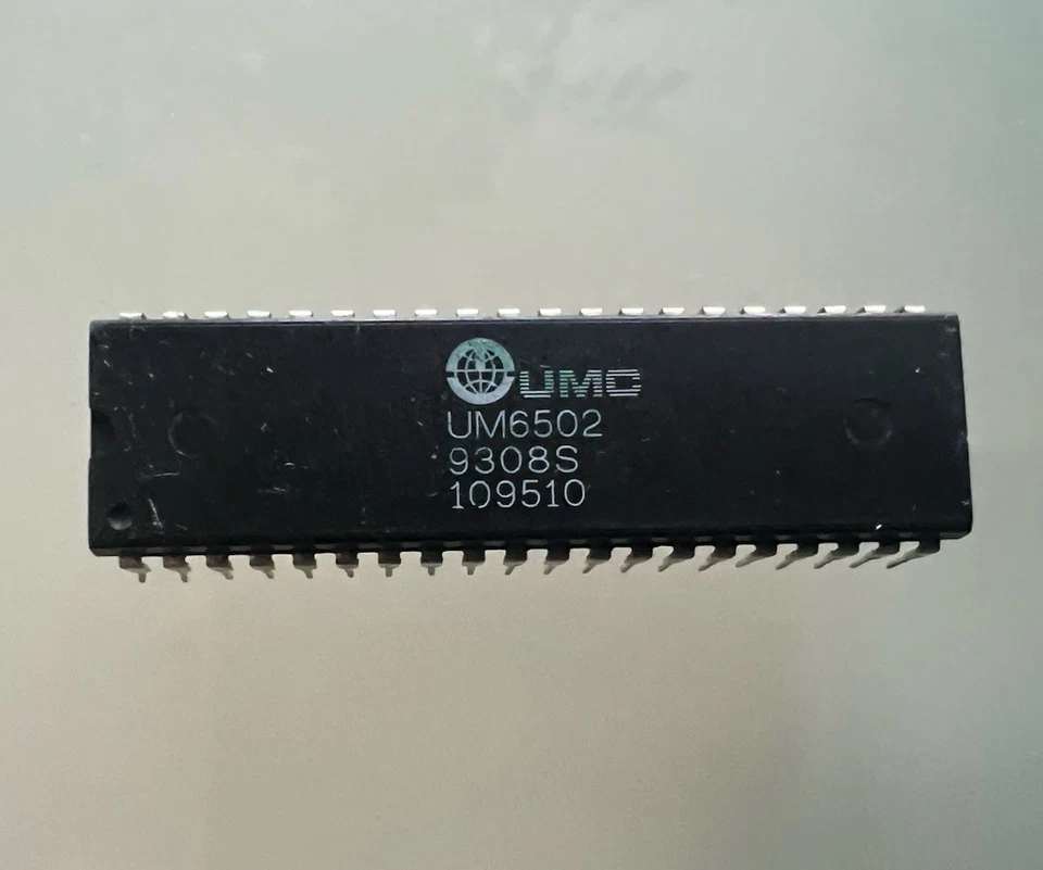 Vintage Commodore 64 UM6502 Defekt Deko Schlüsselanhänger - Bild 1 von 1