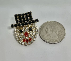 Broche de Navidad vintage de mediados de siglo con diamantes de imitación brillantes cara de muñeco de nieve - Imagen 1 de 4