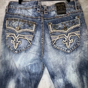 Jeans Rock Revival "Rand" Azul Cónico Denim Lavado Ácido Para Hombres 38 X 33 Tachonados - Imagen 1 de 24