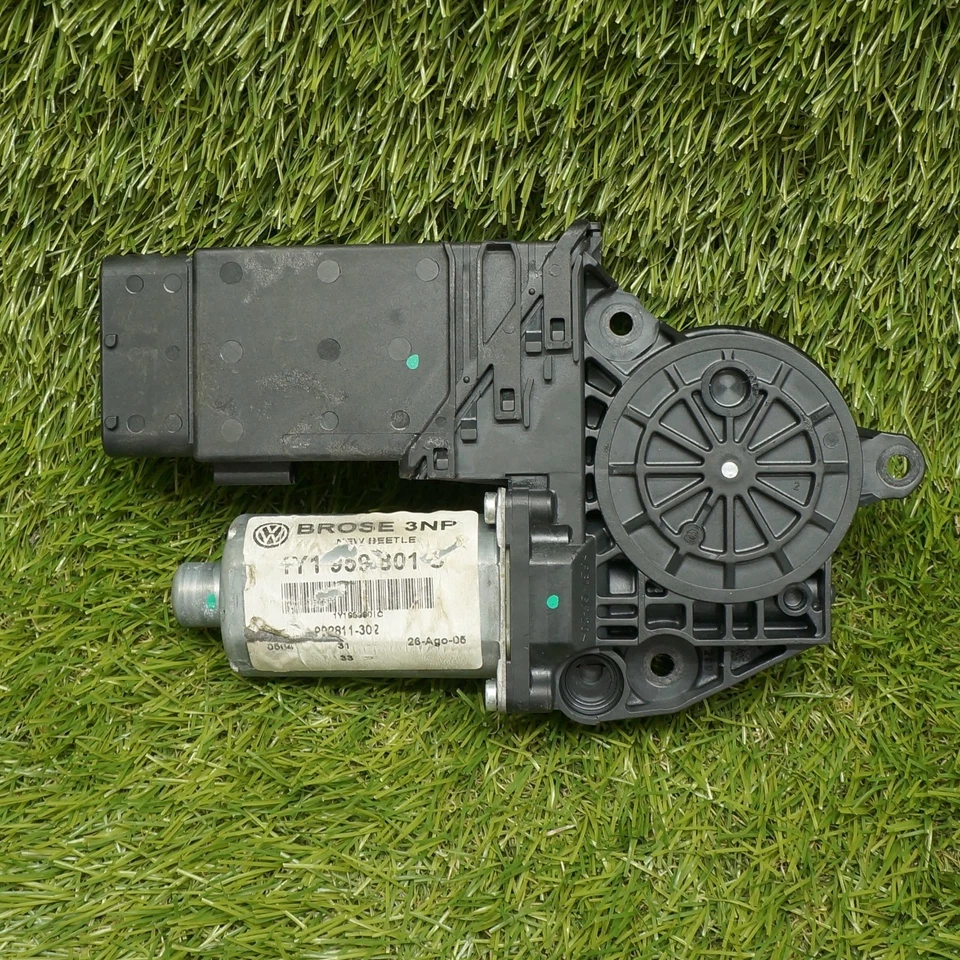 03-10 VW Beetle Convertible Driver LH Window Regulator Motor 1Y0959801C OEM - Image 1 of 4