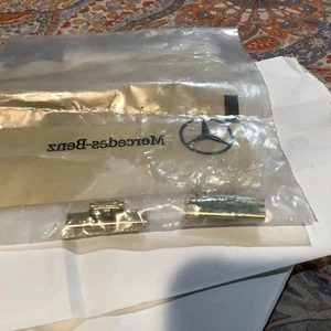 Mercedes W115 W116 Door Window Weatherstrip Clip Clamp 1159881078 New OEM X2 - Bild 1 von 2