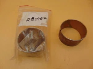 JOHN DEERE- BUSHING, SPLIT  PK QTY2 - R82982   4B01B4 - Picture 1 of 2