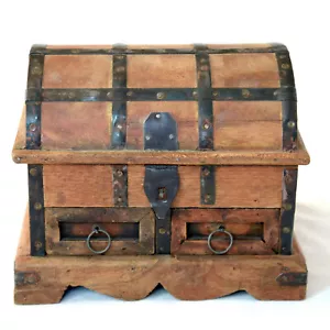VINTAGE WOODEN CAMELBACK TREASURE CHEST STEAM TRUNK JEWELRY BOX - FOLK ART - Picture 1 of 11