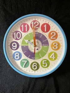 NEU IN BOX BLAUE CIGERA PÄDAGOGISCHE WANDUHR SCHULE HAUS KINDERZIMMER 12 ZOLL - Bild 1 von 2