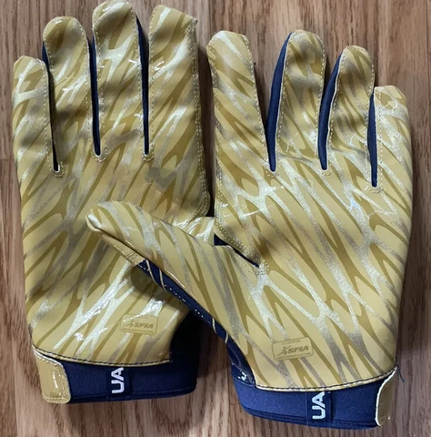 Notre Dame Football 2020 Team Issued Under Armour Home gloves size XL Cover