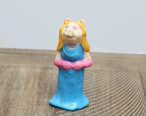 Muppets Miss Piggy Vintage Gomma Pvc Figura Blu Vestito Guanti 3,5" - Foto 1 di 6