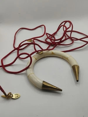 Collar Lariat 72" Bohemio BPD Betsy Pittard Designs Cuerno Hueso Cuero Rojo  Foto 1 de 4