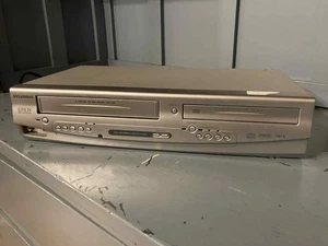 Sylvania DV220SL8 VCR/DVD player combo *DOES NOT WORK* 2007 - Picture 1 of 4