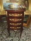 TAVOLINO/COMODINO STILE LUIGI XV,CON INTARSI E MOTIVI FLOREALI  H CM 78X49X30