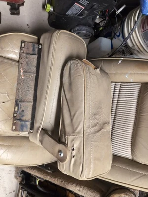 1986 1987 1988 1989 1990 年 JEEP GRAND WAGONEER CENTER CONSOLE ARM REST TAN — 第 1/3 张图片